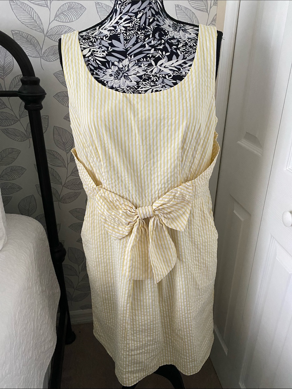 Cremieux White and Yellow Striped Seersucker Sleeveless Dress with Bow Size 12